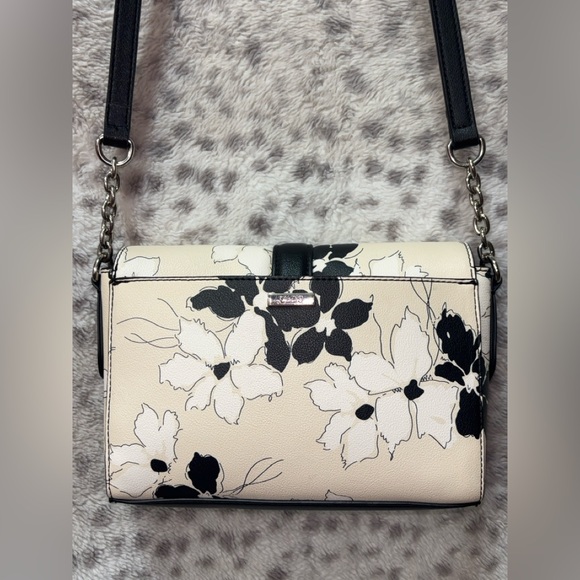 CHAPS FLORAL CROSSBODY BAG - Picture 5 of 11